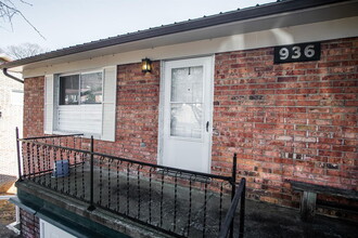 Building Photo - 936 Chadwick Dr