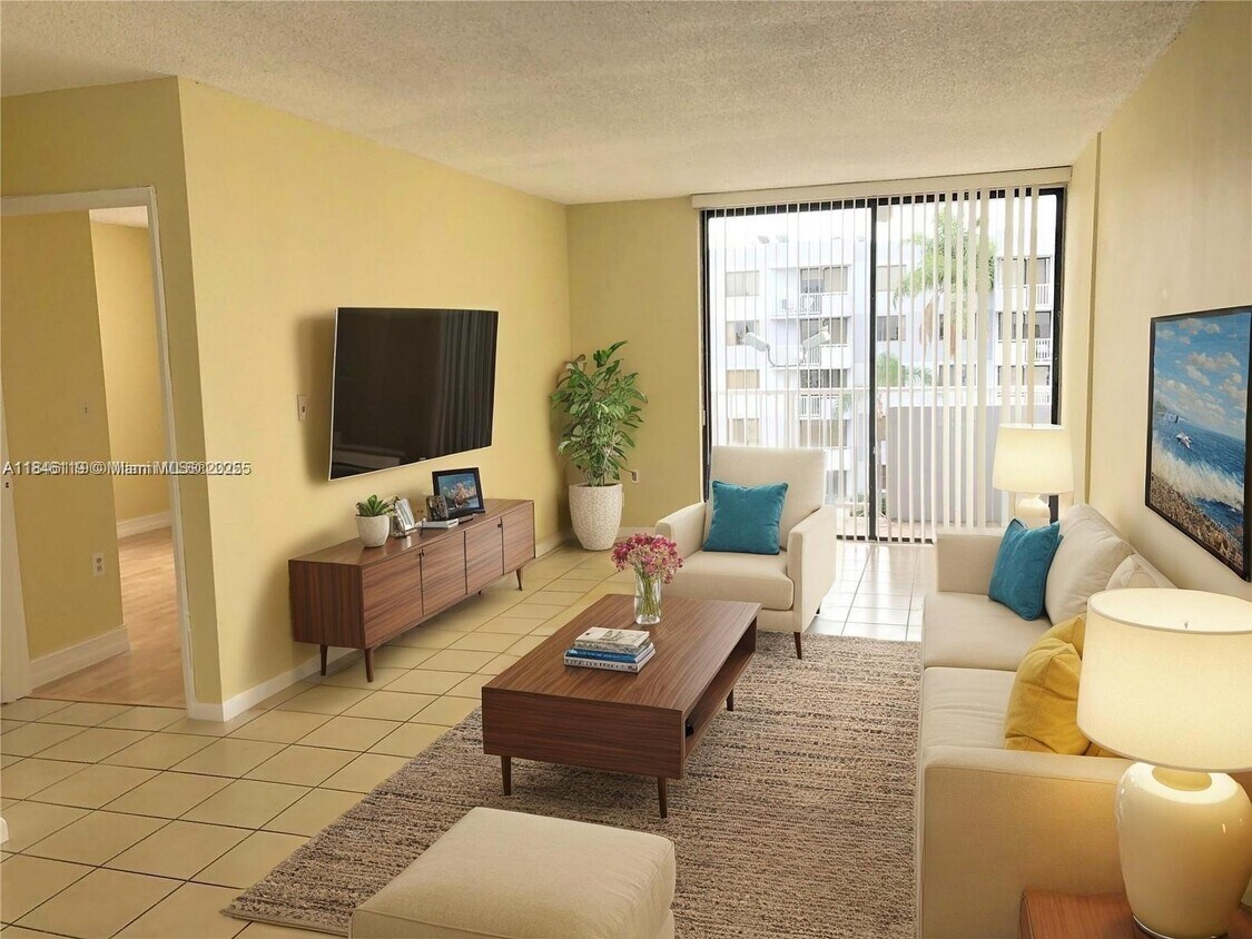 Foto principal - 8261 NW 8th St