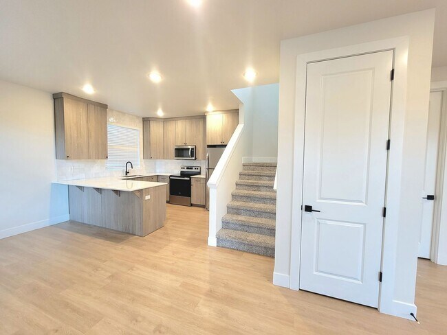 Foto del edificio - Modern Comfort in the Heart of SE Portland — 3 Bed, 2.5 Bath Home!