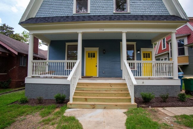 Building Photo - 1704 S Park St