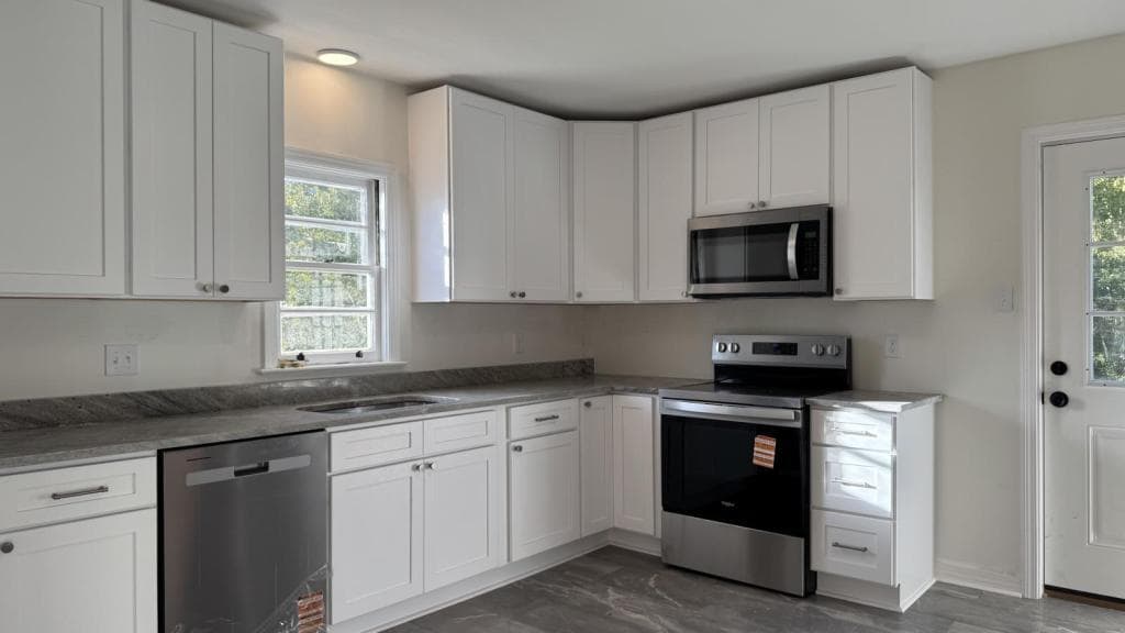 Building Photo - 106 48th St