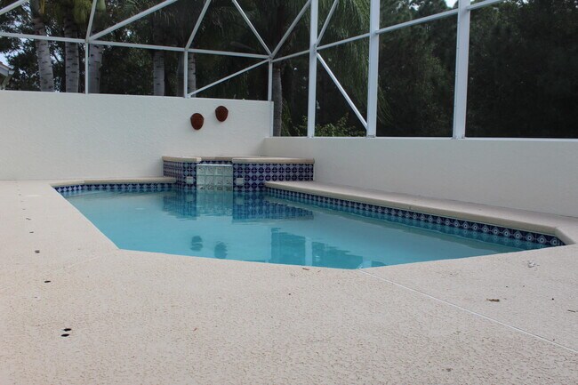 Building Photo - 639 SW Lake Charles Cir