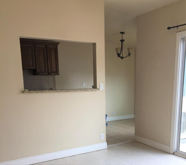 Foto del edificio - 11719 Mayfield Ave