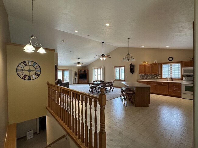 Foto del edificio - Spacious 3 Bed / 3 Bath Duplex in Sanborn, IA