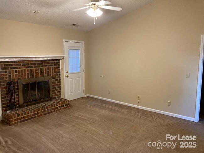 Building Photo - 2755 Nestle Ln