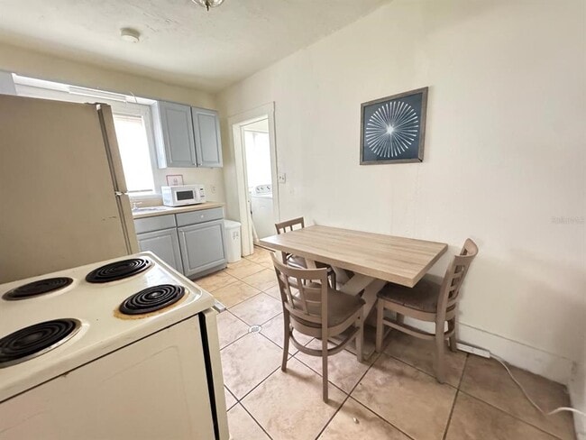 Building Photo - 728 Columbia St