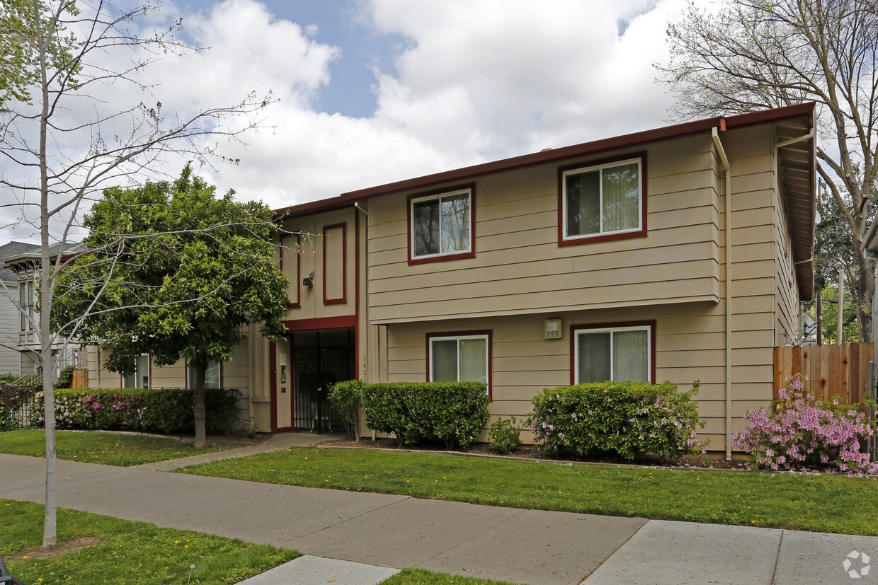 Building Photo - 1421 D St