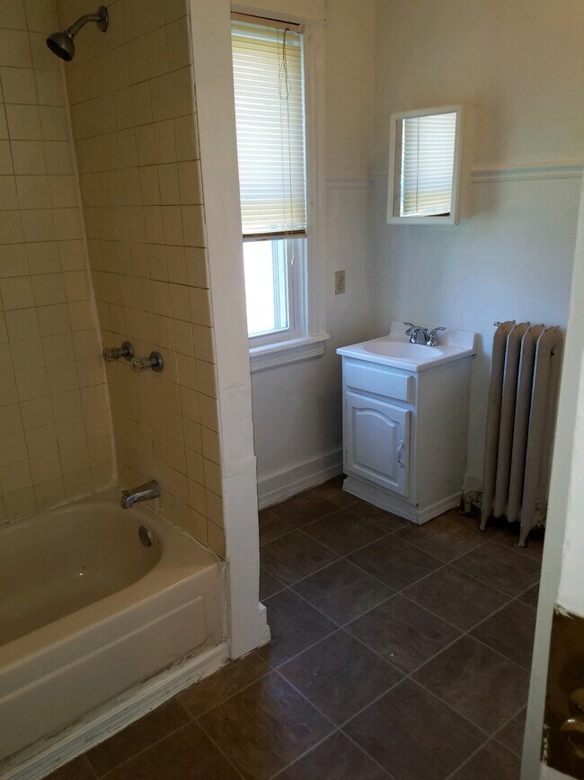 Building Photo - 333 Conkey Ave