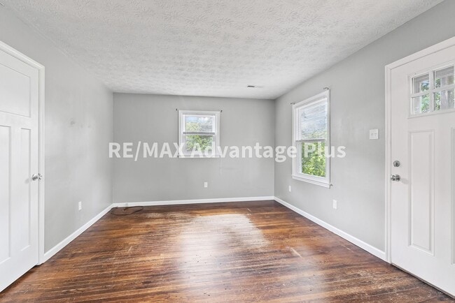 Building Photo - 2-Bedroom Home Walking Distance to Longwood University