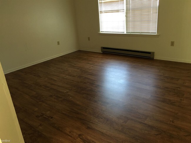 Building Photo - 2 br, 1 bath Apartment - 98 Plaza Court