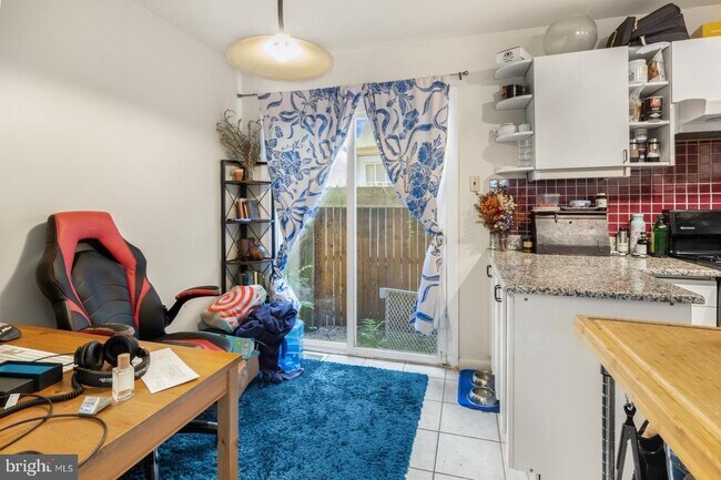 Building Photo - 1905 Rodman St