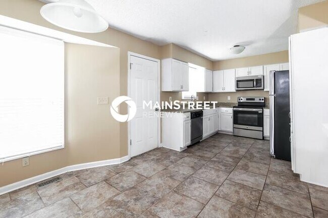 Foto del edificio - 3 Bedroom Pet-Friendly Home in Raymore, MO with Main Street Renewal