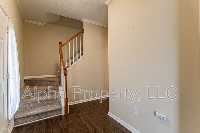 Building Photo - 8 Cotter Ln