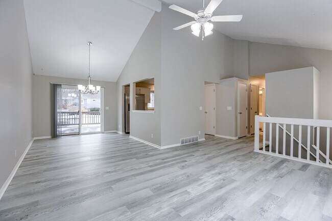 Foto del edificio - Bright Home With Spacious Living Areas Clo...