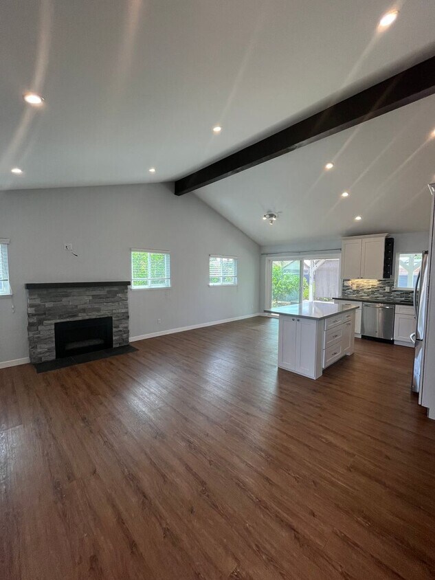 Primary Photo - Charming 3 BD/2 BA single family home Avai...