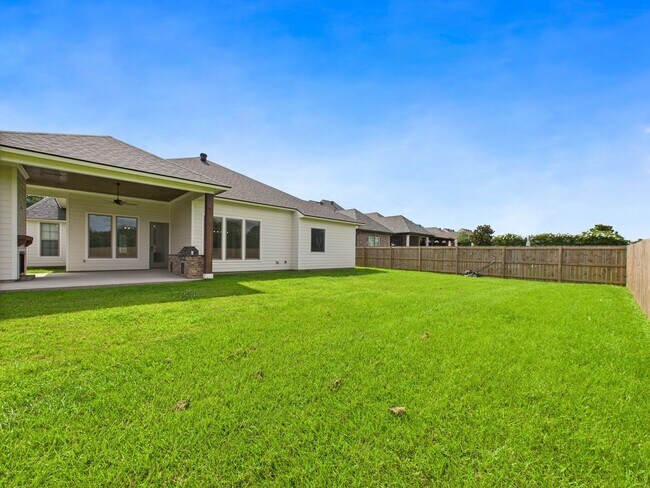 Foto del edificio - Stunning New Construction 4 Bed 3.5 Bath- ...