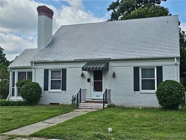 Foto del edificio - Charming 4BR House in Petersburg's Walnut ...