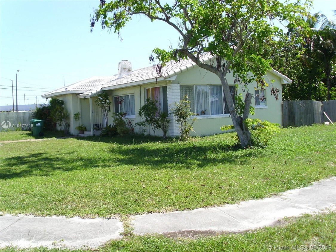 Foto principal - 7320 NW 11th Ave