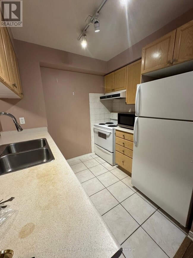 Photo du bâtiment - 909 Bay St.