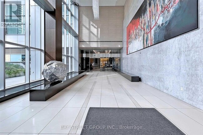 Building Photo - 386 Yonge St