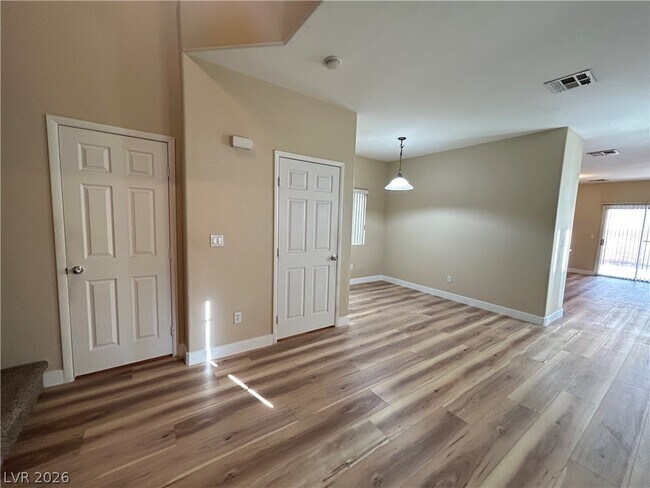 Building Photo - 3533 Terraza Mar Ave