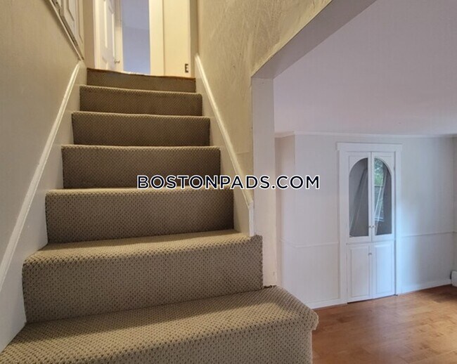 17 Bixby Ave, North Andover, MA 01845 Room for Rent in North Andover