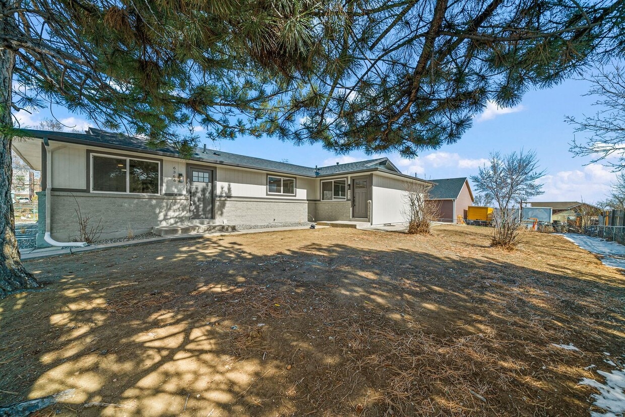 Updated 4BD, 2BA in Berkley with Off-Street Parking Spot - Updated 4BD, 2BA in Berkley with Off-Street Parking Spot