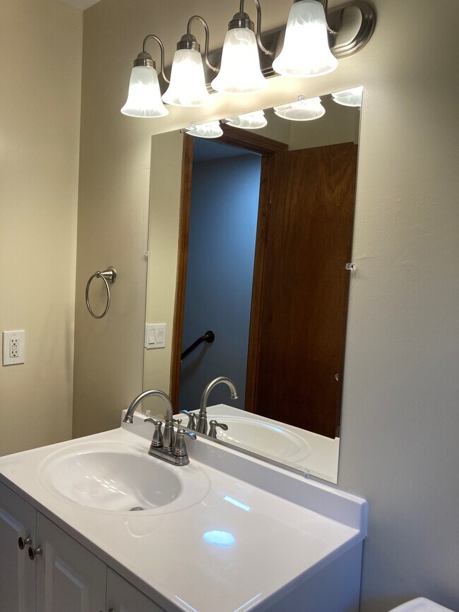 30 Mansfield Dr Unit 2003, Northford, CT 06472 Condo for Rent in