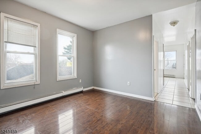 Building Photo - 693 S 20th St