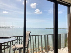 Building Photo - 7845 NE Bayshore Ct