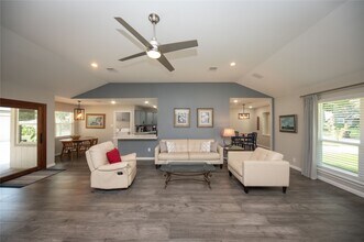 Building Photo - 926 Chantilly Ln