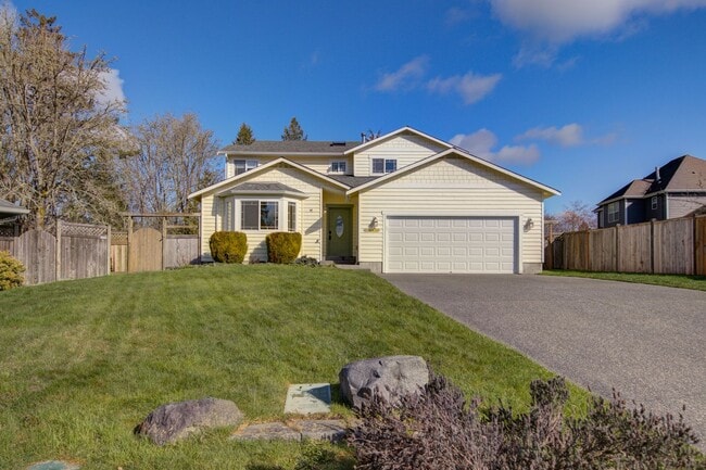 Building Photo - Fantastic home on Cul-de-Sac, in highly de...