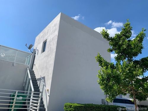 Foto principal - 10530 NW 63rd Terrace