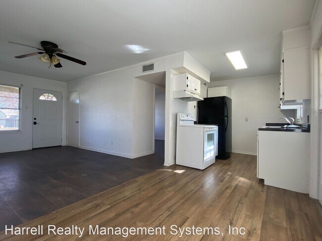 Building Photo - 3 br, 1 bath House - 516 Willow Way