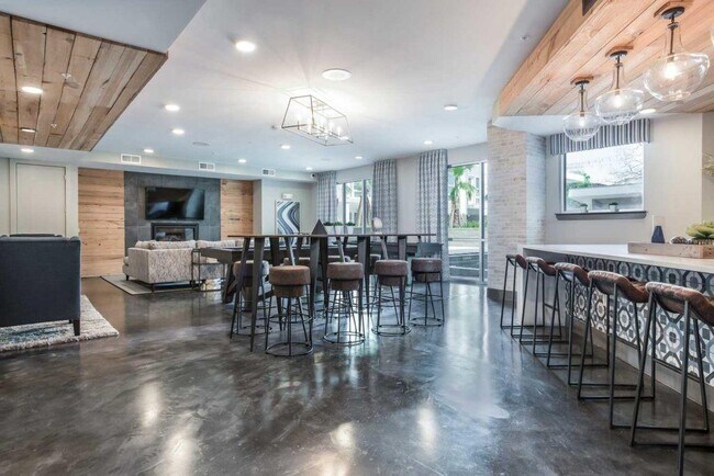 Building Photo - 1111 N Durham Dr