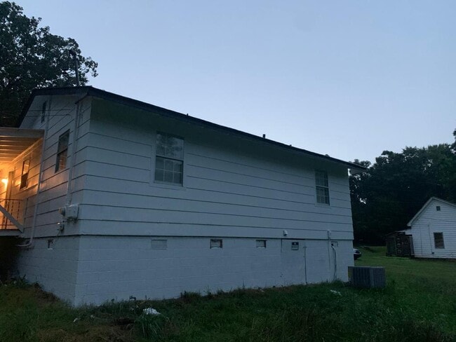 Building Photo - 38 Plum St