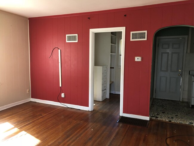 Building Photo - 1707 E Lewis Cir