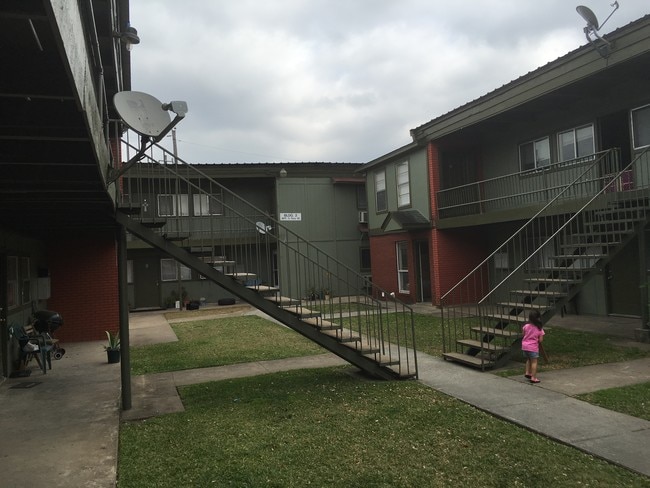 Courtyard - South Apartments
