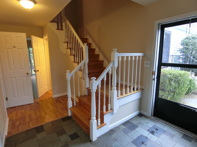 Foto del edificio - 4 Greenwich Hills Dr