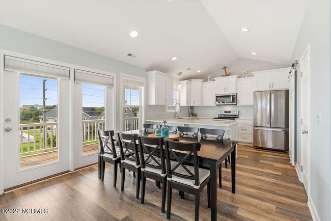 Building Photo - 1106 S Topsail Dr