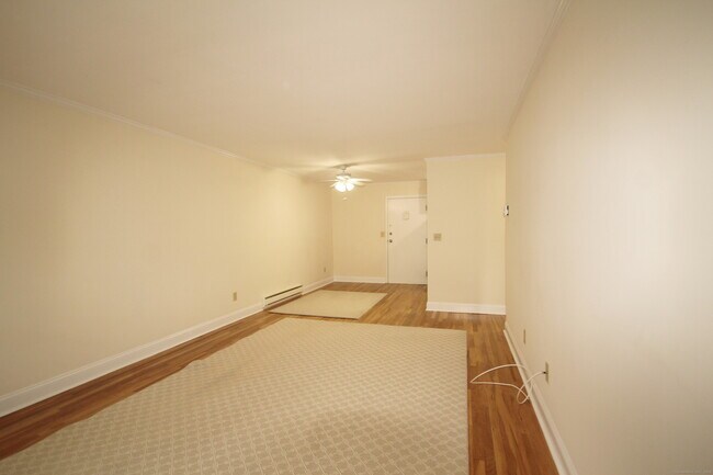 Foto del edificio - 637 Cove Rd