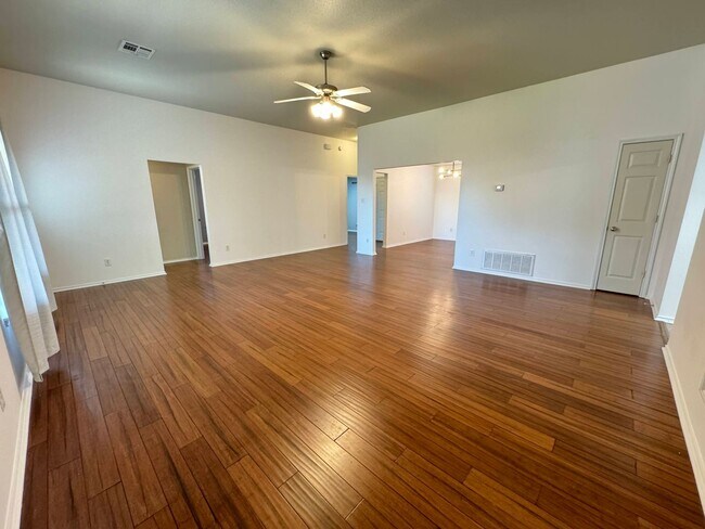 Building Photo - 408 Viola Dr