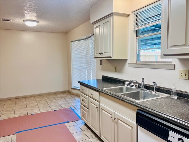 Building Photo - 11530 Herald Square Dr