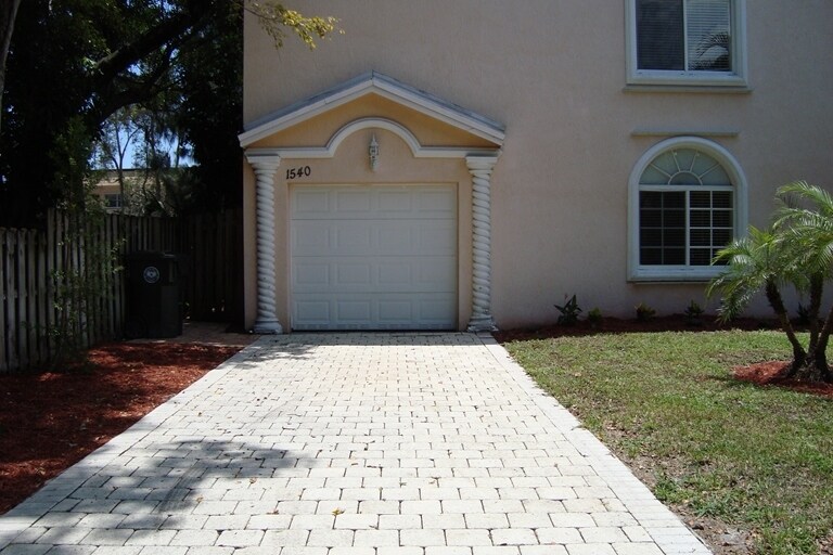 Primary Photo - 2811 Westview Ct