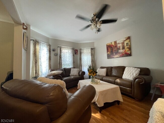 Foto del edificio - 613 E 24th St