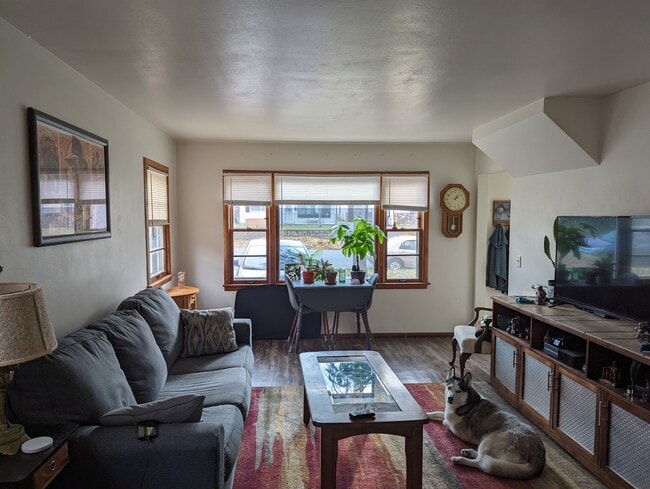 Living Room - 1938 Schlimgen Ave
