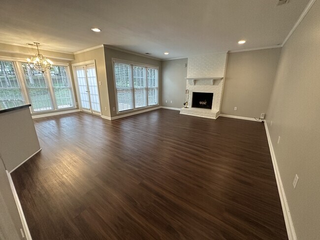 Foto del edificio - Stunning 4 bedroom 2.5 Bath in Cameron Woods!
