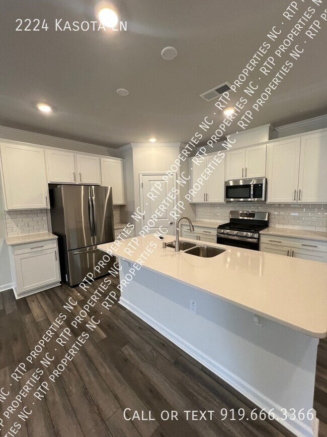 Building Photo - 2224 Kasota Ln