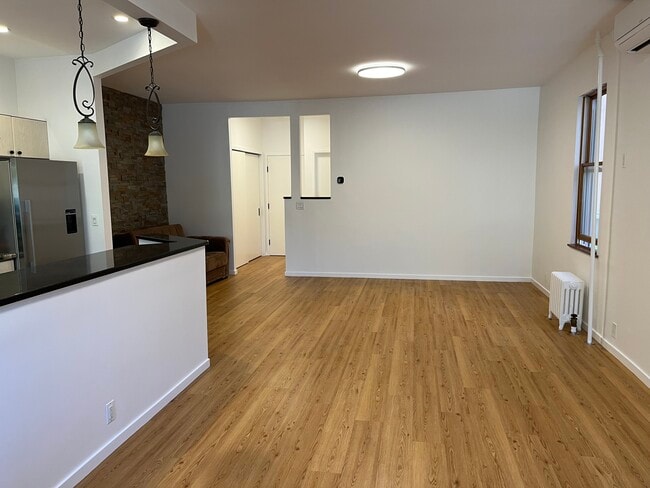 Building Photo - 6055 Woodbine St