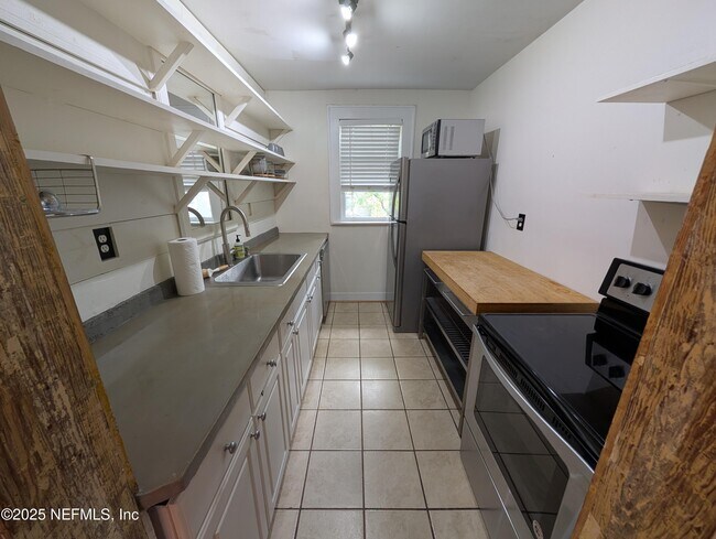 Foto del edificio - 2703 Myra St